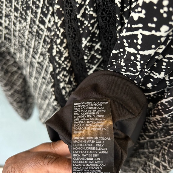 White House Black Market V-neck Stretchy Sheer Sleeves Lined Tunic Top Size XL - Picture 7 of 7